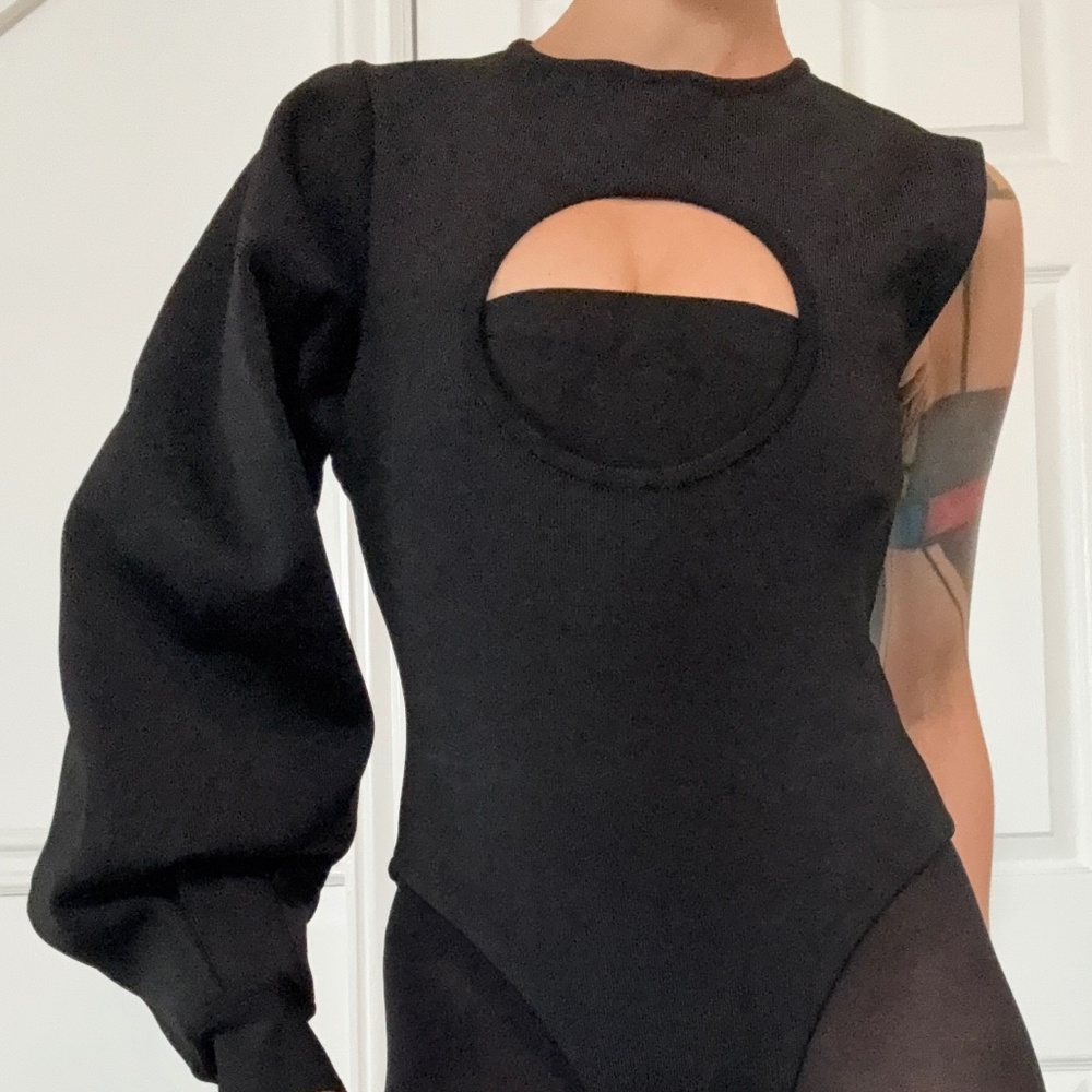 HAIGHT One-sleeved black bodysuit